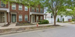 Beautifully maintained 3-bedroom, 2-bath townhome in Nashville’s highly desirable Lennox Village Beautifully maintained 3-bedroom, 2-bath townhome in Nashville’s highly desirable Lennox Village Gallery 6