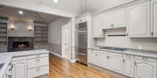 Elegant Los Altos Townhouse Near Redwood Grove & Shoup Park Gallery 14