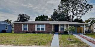 Charming 3-Bed Home in Spring Hill Gallery 1