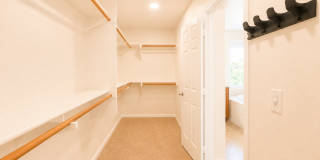 Spacious 5 (or 6) Bedroom House with attached ADU in Winchester for Rent Gallery 26