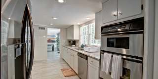 FURNISHED: Modern 6 Bdrm (7 beds) Home with BBQ, Foosball, HotTub & Private Pool - Close To Airport&Downtown Gallery 18