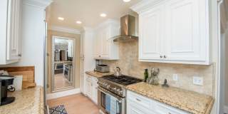 Private Newport Beach Cul-de-Sac Home Gallery 20