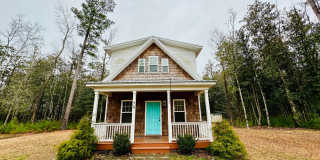 CASTLE HAYNE - Charming Craftsman style bungalow! Gallery 1