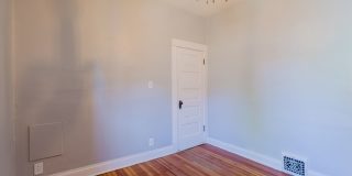 Amazing Highlands location with huge walkability! Gallery 18