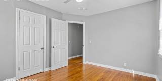 Charming 2BR Cottage Near Downtown Clarksville Gallery 15