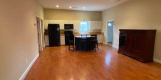 3 Bed Home with 4 Car Garage! Gallery 1