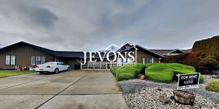 Enjoy this charming condo near Randall Park and Yakima Valley College, with water, sewer, and garbage included! Gallery 36