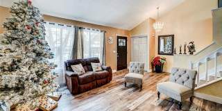Huge room in a large shared home, private bathroom, great neighborhood, friendly roommates! Gallery 45