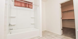 637 E Buckingham Avenue Gallery 19