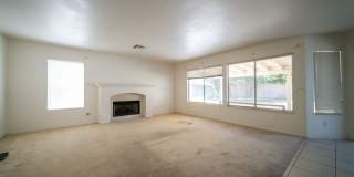 Big Pool Home/Huge Lot/3 car garage/Pets Welcome Gallery 12