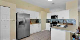 2405 SE 5th Ct Gallery 20