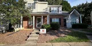 Charming 2BR/2.5BA Townhome in Greensboro Gallery 1