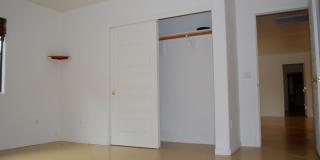 Modern 4 Bed 5 Bath Near UofA – Private Baths & Off-Street Parking Gallery 12
