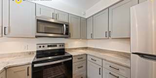 Charming 2/1 loft-style condo in the heart of Historic Downtown Charleston! Gallery 4
