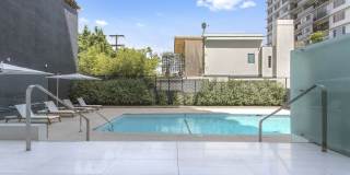 838 N DOHENY Dr Gallery 32