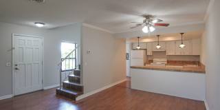 2 Bedroom Condo for Rent in Redding CA with Pool, Tennis Courts, Garage | The Bluffs Gallery 4