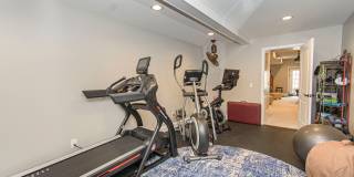 Spacious Home with Hot Tub, Fenced Yard and Solar Power Gallery 57