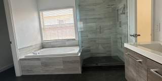 4 Bedroom / 2 Bath House Gallery 17