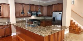 3 Bedroom 3.5 Bath Luxury Townhouse Gallery 1