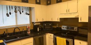 Large partially furnished townhome - WON'T LAST Gallery 11