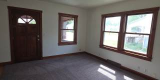 Handicap Accessible with 4 Bedrooms + Bonus Room & 2 Full Baths (Month-to-Month leases only) Gallery 6