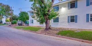 Charming 1-bedroom, 1-bath apartment located in the highly sought-after Rosewood area! - Apt 1 Gallery 24
