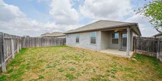Modern 4-Bed Home with Open Layout in New Braunfels - Realtor Commission: $500 Gallery 43
