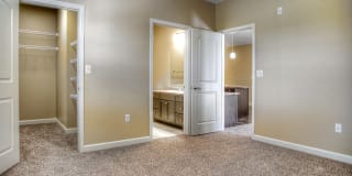 Lincoln Summit Falls Apartments & Townhomes Gallery 15