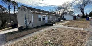 Freshly Updated 4 Bedroom Lower-Level Unit in Oak Ridge – Spacious  Move-In Ready Gallery 1