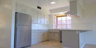 Architect’s Dream with Panoramic Valley Views in Private Calabasas Cul-de-Sac Gallery 12