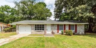 3 Bedroom, 1.5 Bathroom Home in Greenhurst - Summerville Gallery 1