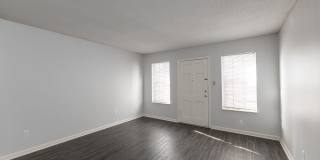 Colonial Apartments Gallery 51
