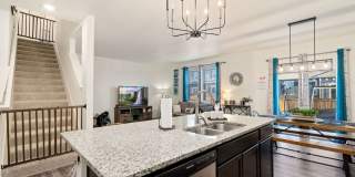 Beautiful 5 Bed Home in Raindance Gallery 19