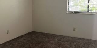 Well Maintained 2 bed 2 bath condo in Woodside Village! Gallery 7