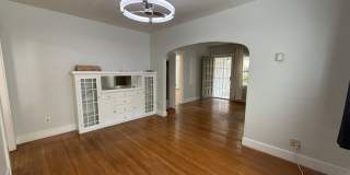 Cozy 2 bed 1 bath available now! Gallery 11