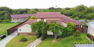 4Bed/3.5Bath WITH A POOL Now available in Mcallen TX (Taylor and 495) Gallery 1