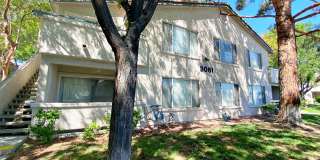 Cozy 2-Bedroom Condo with Fireplace and Balcony Gallery 1
