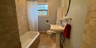 Charming North Capitol Hill Vintage Condo – Modern Comforts & Ideal Location Gallery 16