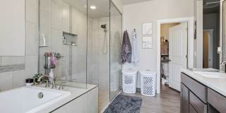 Beautiful 4 bedroom home with Solar Panels Gallery 34