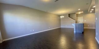 Spacious Two-Story Townhouse Gallery 12