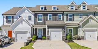 Stunning 3-bed, 2.5 bath townhome in Penley Place of Clover! Gallery 1
