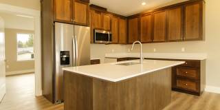 Your Bend Retreat: Spacious End Unit Townhouse with Pilot Butte Views Gallery 15