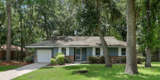 Adorable 3/2 on large corner lot Gallery 1