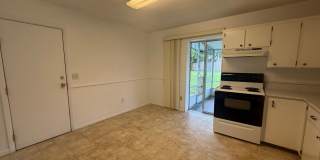 Charming 2 bedroom 1.5 bathroom home Gallery 9