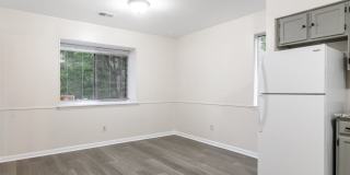 3 Bed/2 Bath Pet Friendly Bus Route. Parking. Gallery 6