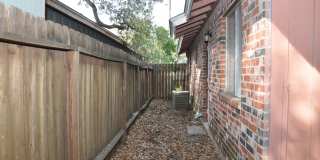 Great 2 Bedroom 1 bath duplex in South Austin Gallery 17