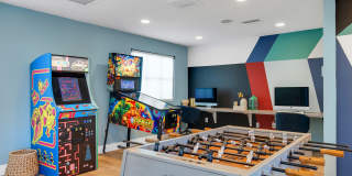 909 West Gallery 13
