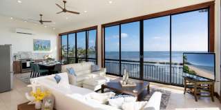 Wailupe Seaside Haven: Beachfront Luxury Home w/ Infinity Pool & City Proximity Gallery 6