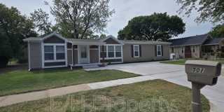 501 South Edwards Avenue Gallery 1
