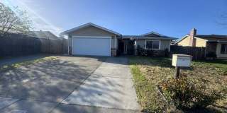 3 Bedroom Home with RV Parking! Gallery 1